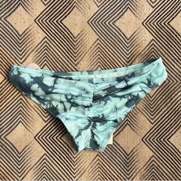 ✨Pink VS Swim Bikini - Picture 2 of 2